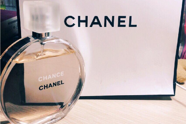 香奈兒香水會有沉淀物嗎 香奈兒香水怎么區(qū)分濃香和淡香 香奈兒香水會有沉淀物嗎 香奈兒香水怎么區(qū)分濃香和淡香