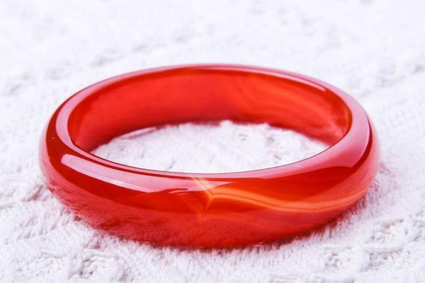 瑪瑙手鐲可以戴在右手嗎 瑪瑙手鐲怎么養(yǎng)才能透 瑪瑙手鐲可以戴在右手嗎 瑪瑙手鐲怎么養(yǎng)才能透