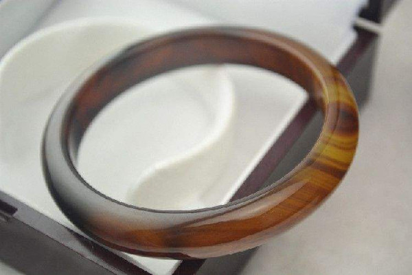 瑪瑙手鐲可以戴在右手嗎 瑪瑙手鐲怎么養(yǎng)才能透 瑪瑙手鐲可以戴在右手嗎 瑪瑙手鐲怎么養(yǎng)才能透