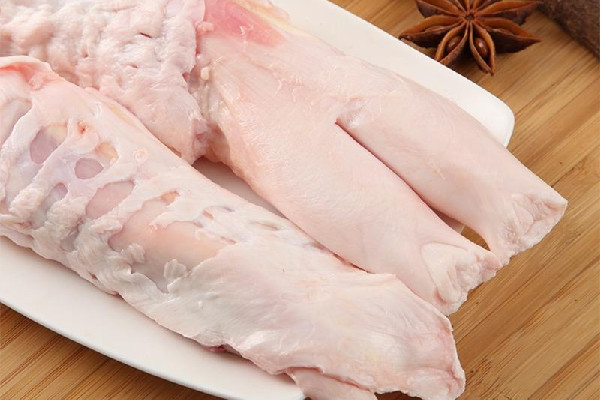 牛筋適合跟什么一起煲湯 牛筋煲湯做法 牛筋適合跟什么一起煲湯 牛筋煲湯做法