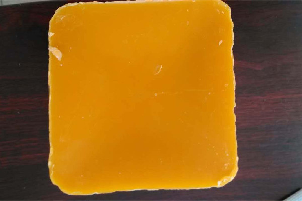 蜂蠟是晶體還是非晶體 蜂蠟的真假怎么辨別 蜂蠟是晶體還是非晶體 蜂蠟的真假怎么辨別