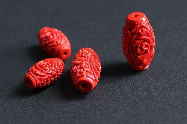 朱砂戴左手還是右手 朱砂本命年可以戴嗎 朱砂戴左手還是右手 朱砂本命年可以戴嗎