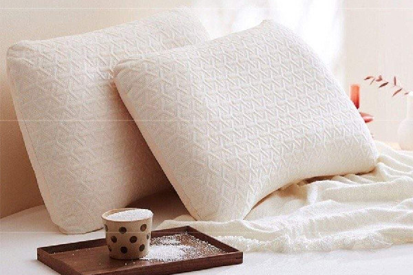 枕頭上的黃污漬怎么去除 枕頭多久洗一次比較好 枕頭上的黃污漬怎么去除 枕頭多久洗一次比較好