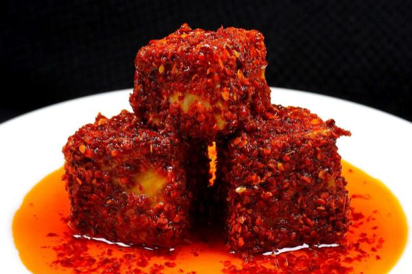 豆腐乳上面的白色顆粒是什么 豆腐乳上有白點(diǎn)點(diǎn)能吃嗎 豆腐乳上面的白色顆粒是什么 豆腐乳上有白點(diǎn)點(diǎn)能吃嗎