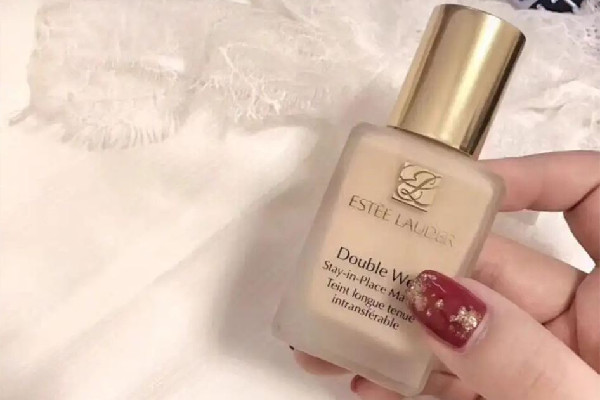 雅詩(shī)蘭黛dw粉底液要定妝嗎 雅詩(shī)蘭黛dw粉底液要搭配散粉嗎 雅詩(shī)蘭黛dw粉底液要定妝嗎 雅詩(shī)蘭黛dw粉底液要搭配散粉嗎