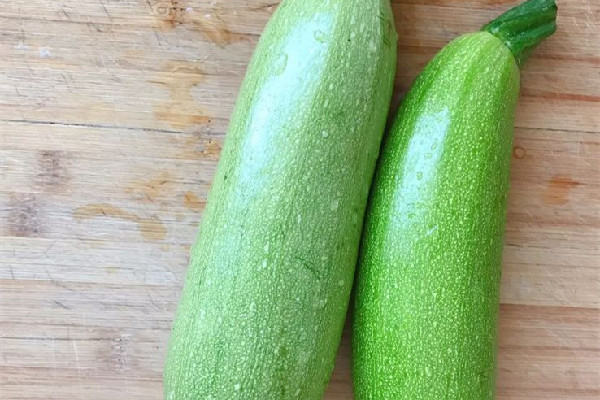 西葫蘆的功效和作用 西葫蘆是角瓜嗎 西葫蘆的功效和作用 西葫蘆是角瓜嗎