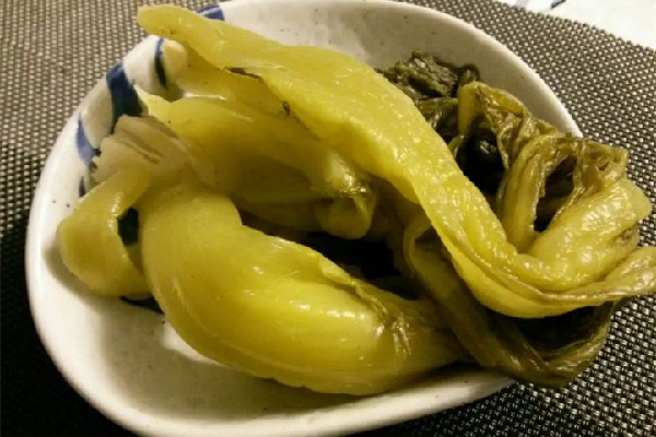 酸菜用涼水投好還是熱水投好 酸菜用開(kāi)水燙的方法 酸菜用涼水投好還是熱水投好 酸菜用開(kāi)水燙的方法