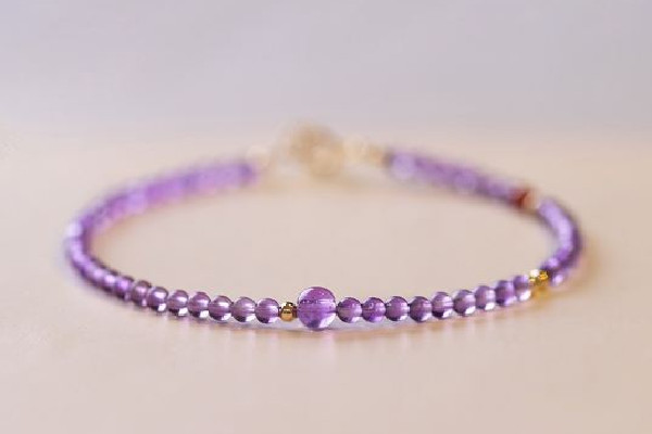 紫水晶怎么看真假辨別 紫水晶有紋裂正常嗎 紫水晶怎么看真假辨別 紫水晶有紋裂正常嗎