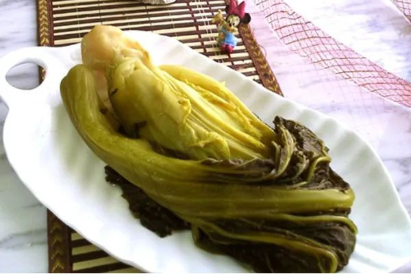 酸菜用涼水投好還是熱水投好 酸菜用開(kāi)水燙的方法 酸菜用涼水投好還是熱水投好 酸菜用開(kāi)水燙的方法