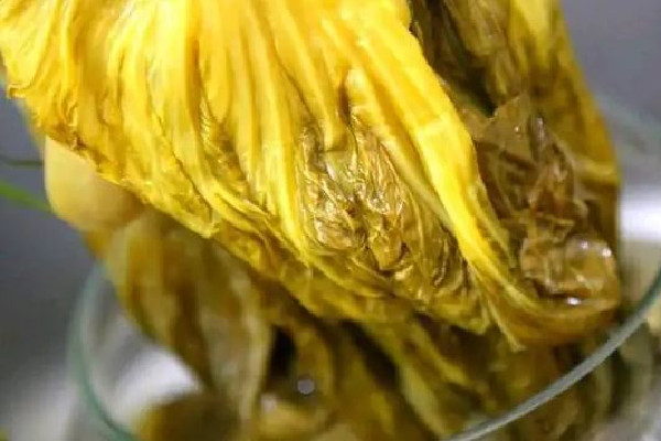 酸菜發(fā)白了能吃嗎 酸菜變質(zhì)什么樣 酸菜發(fā)白了能吃嗎 酸菜變質(zhì)什么樣
