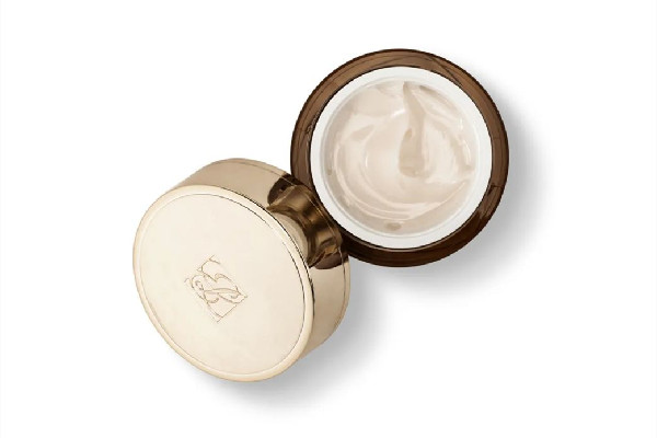 面霜放久了為什么變水了 面霜放了一年還能用嗎 面霜放久了為什么變水了 面霜放了一年還能用嗎