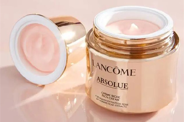 面霜白天用還是晚上用效果好 面霜什么時候擦最好 面霜白天用還是晚上用效果好 面霜什么時候擦最好