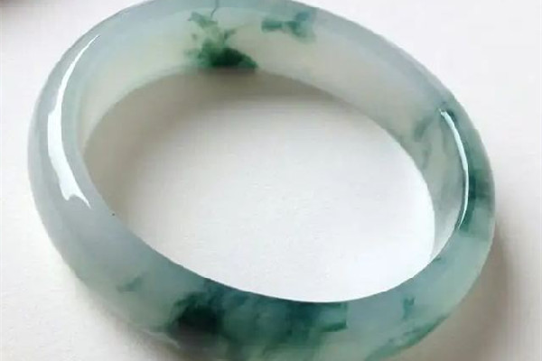 翡翠手鐲的種類分為哪幾種 翡翠手鐲買貴妃好還是正圈好 翡翠手鐲的種類分為哪幾種 翡翠手鐲買貴妃好還是正圈好