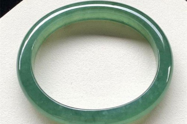 翡翠手鐲棉絮多怎么養(yǎng)才能透 翡翠手鐲棉絮多是不是不好 翡翠手鐲棉絮多怎么養(yǎng)才能透 翡翠手鐲棉絮多是不是不好