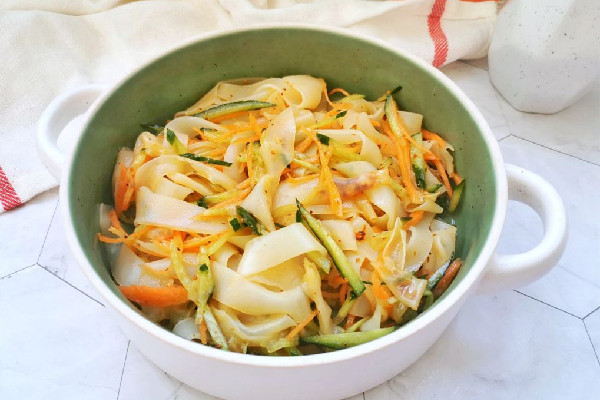 涼皮用什么調料最好吃 涼皮油辣子的正宗做法 涼皮用什么調料最好吃 涼皮油辣子的正宗做法