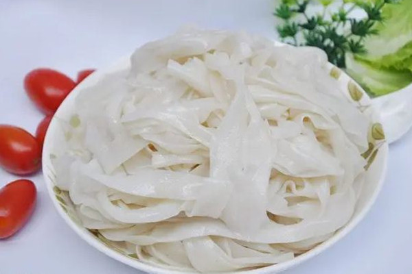 涼皮要沉淀多長(zhǎng)時(shí)間 涼皮的做法教程 涼皮要沉淀多長(zhǎng)時(shí)間 涼皮的做法教程