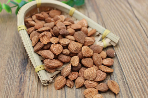 苦杏仁孕婦能吃嗎 苦杏仁不能和什么一起吃 苦杏仁孕婦能吃嗎 苦杏仁不能和什么一起吃