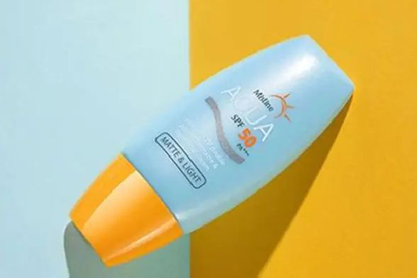 防曬霜用手涂還是用海綿涂好 防曬霜涂抹多少合適 防曬霜用手涂還是用海綿涂好 防曬霜涂抹多少合適