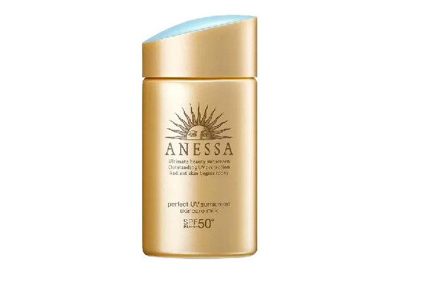 防曬霜用手涂還是用海綿涂好 防曬霜涂抹多少合適 防曬霜用手涂還是用海綿涂好 防曬霜涂抹多少合適