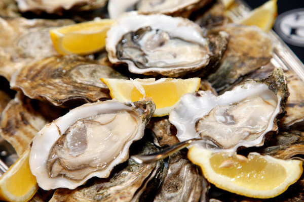 生蠔有哪些部位是不能吃的 生蠔買回來怎么處理 生蠔有哪些部位是不能吃的 生蠔買回來怎么處理