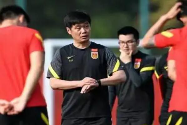 國(guó)足踢出最差表現(xiàn)?主帥提出表?yè)P(yáng) 國(guó)足是怎么選人的