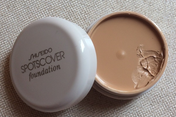 遮瑕膏買自然色還是象牙白好 遮瑕膏買深了怎么補(bǔ)救 遮瑕膏買自然色還是象牙白好 遮瑕膏買深了怎么補(bǔ)救