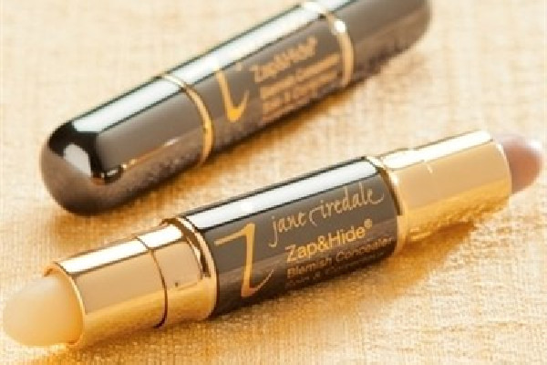 遮瑕膏用什么工具上妝 遮瑕膏用手指還是刷子 遮瑕膏用什么工具上妝 遮瑕膏用手指還是刷子