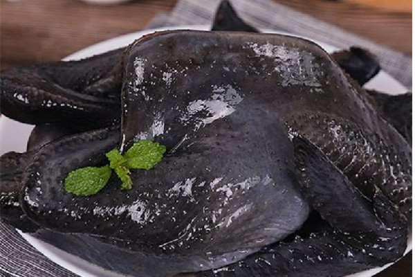 烏雞買公的好還是母的好 烏雞燉湯配什么最好 烏雞買公的好還是母的好 烏雞燉湯配什么最好