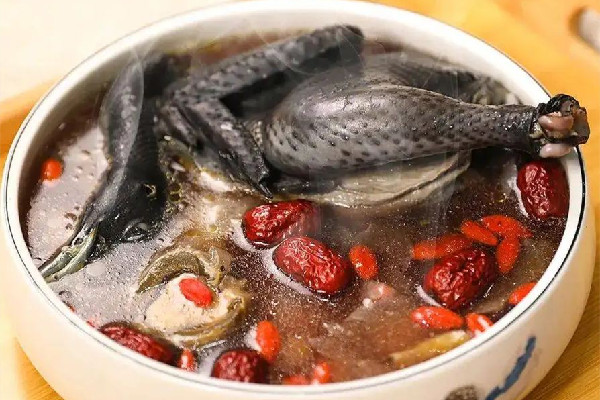 烏雞和普通雞的區(qū)別 烏雞和普通雞的營養(yǎng)是一樣的嗎 烏雞和普通雞的區(qū)別 烏雞和普通雞的營養(yǎng)是一樣的嗎