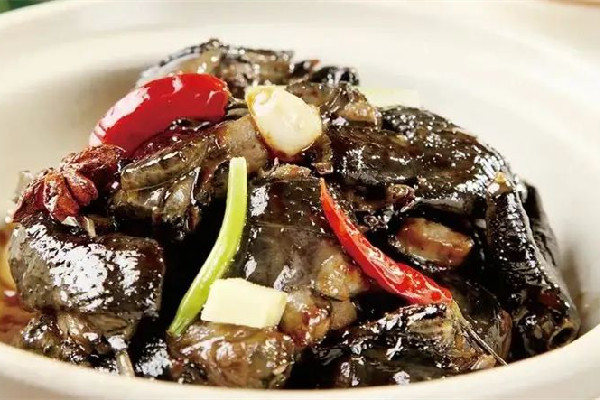 烏雞和普通雞的區(qū)別 烏雞和普通雞的營養(yǎng)是一樣的嗎 烏雞和普通雞的區(qū)別 烏雞和普通雞的營養(yǎng)是一樣的嗎