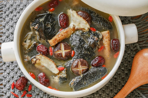 烏雞燉湯是老的好還是小的好 烏雞燉湯多長(zhǎng)時(shí)間就好了 烏雞燉湯是老的好還是小的好 烏雞燉湯多長(zhǎng)時(shí)間就好了