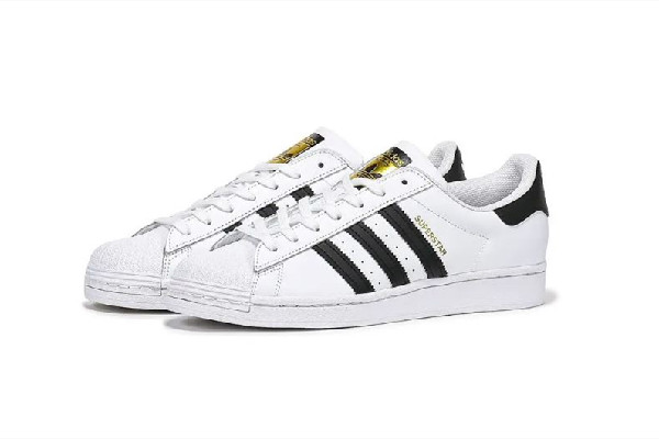 阿迪達斯鞋子真假驗證方法 阿迪達斯鞋子有溢膠是真的嗎