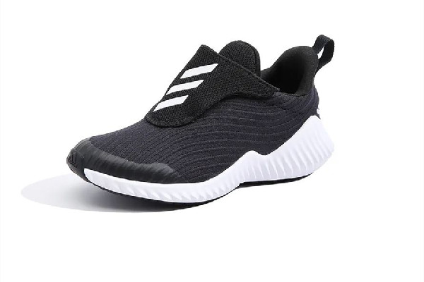 阿迪達(dá)斯鞋子尺碼偏大還是偏小 阿迪達(dá)斯鞋子買(mǎi)小了怎么辦