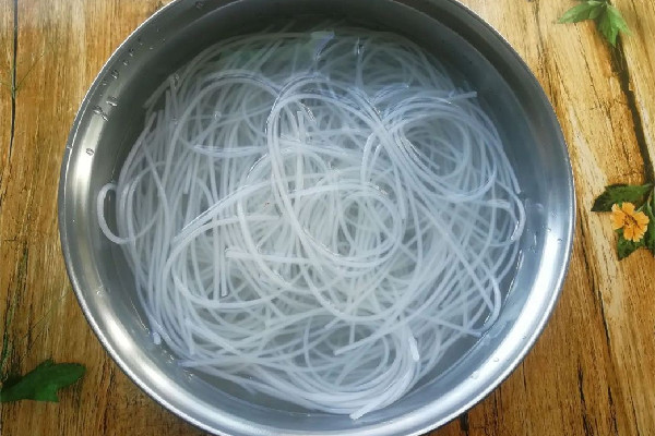 粉絲是碳水嗎 粉絲吃多了有什么壞處 粉絲是碳水嗎 粉絲吃多了有什么壞處