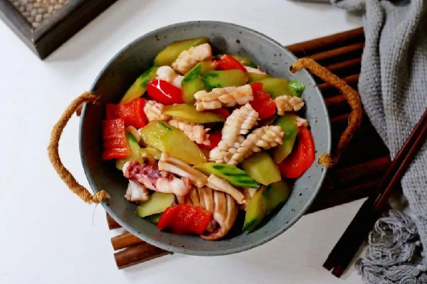 魷魚(yú)的花刀怎么切 魷魚(yú)打花刀是正面還是反面