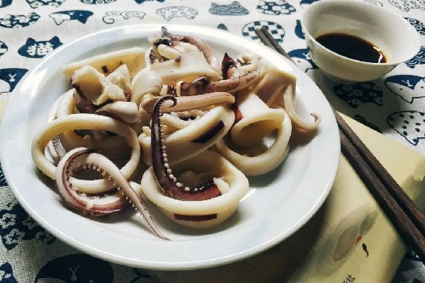 魷魚去腥的方法 魷魚腥味很大是壞了嗎 魷魚去腥的方法 魷魚腥味很大是壞了嗎