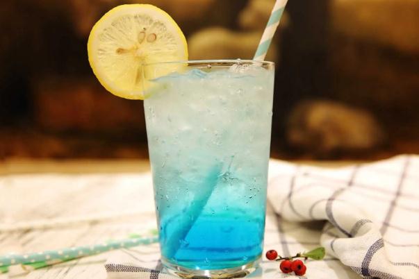 氣泡水算不算碳酸飲料 氣泡水喝多了對(duì)身體有什么影響 氣泡水算不算碳酸飲料 氣泡水喝多了對(duì)身體有什么影響