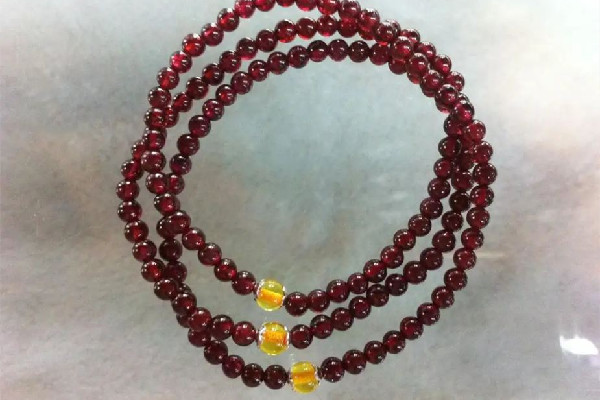 石榴石什么顏色的最好 石榴石的顏色等級(jí)劃分