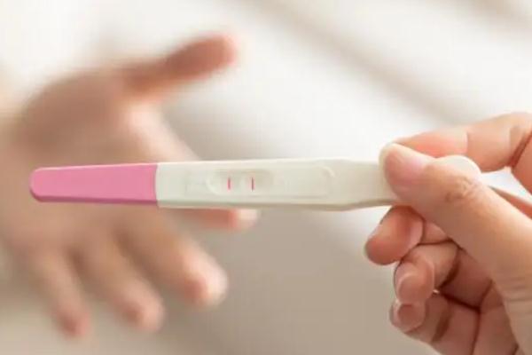 驗(yàn)孕棒有灰印是懷孕嗎 驗(yàn)孕棒有一條特別淺幾乎看不見 驗(yàn)孕棒有灰印是懷孕嗎 驗(yàn)孕棒有一條特別淺幾乎看不見