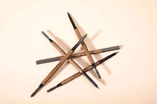 眉筆砍刀好用還是三角好用 眉筆砍刀和三角的區(qū)別 眉筆砍刀好用還是三角好用 眉筆砍刀和三角的區(qū)別