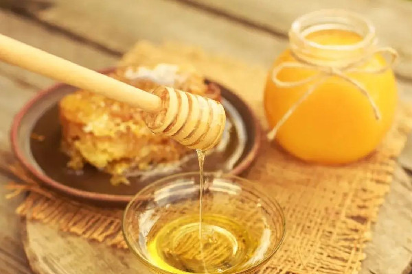 土蜂蜜有顆粒狀正常嗎 土蜂蜜有沙粒感是真的嗎 土蜂蜜有顆粒狀正常嗎 土蜂蜜有沙粒感是真的嗎