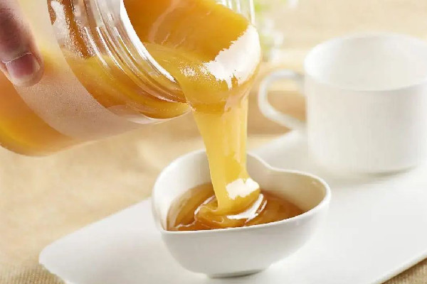 土蜂蜜什么時(shí)候喝比較好 土蜂蜜可以早上空腹喝嗎 土蜂蜜什么時(shí)候喝比較好 土蜂蜜可以早上空腹喝嗎