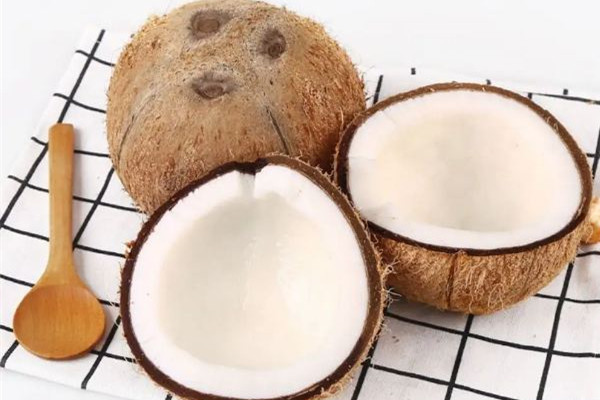 椰青加熱后還有營(yíng)養(yǎng)嗎 椰青汁是透明的嗎