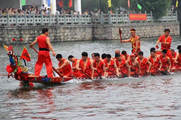 劃龍舟要注意什么 劃龍舟要練哪些動作 劃龍舟要注意什么 劃龍舟要練哪些動作