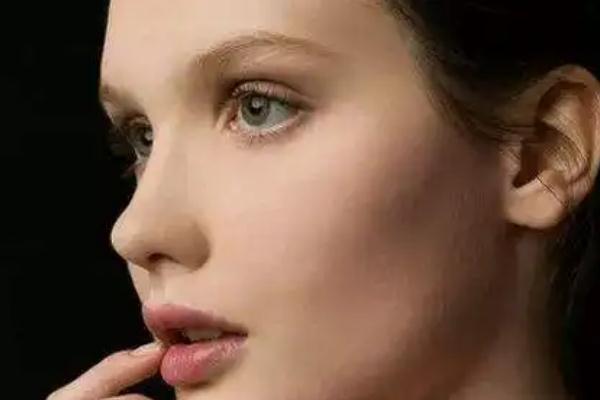 耳軟骨隆鼻的危害有哪些 耳軟骨隆鼻的缺點(diǎn) 耳軟骨隆鼻的危害有哪些 耳軟骨隆鼻的缺點(diǎn)