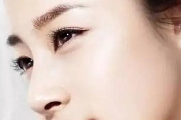 膨體隆鼻會(huì)移位嗎 膨體隆鼻會(huì)透光嗎 膨體隆鼻會(huì)移位嗎 膨體隆鼻會(huì)透光嗎