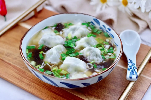 餛飩吃起來發(fā)酸怎么回事 自己做的餛飩怎么保存 餛飩吃起來發(fā)酸怎么回事 自己做的餛飩怎么保存