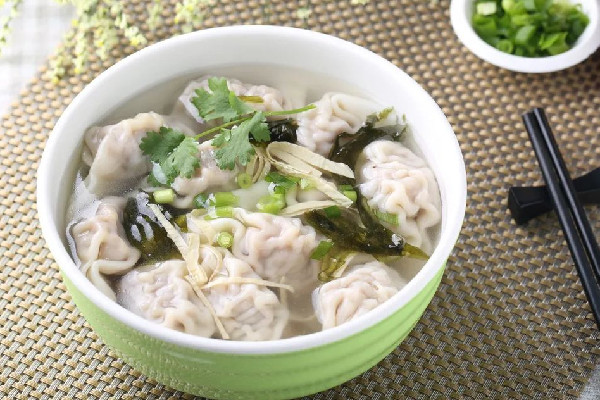 餛飩吃起來發(fā)酸怎么回事 自己做的餛飩怎么保存 餛飩吃起來發(fā)酸怎么回事 自己做的餛飩怎么保存