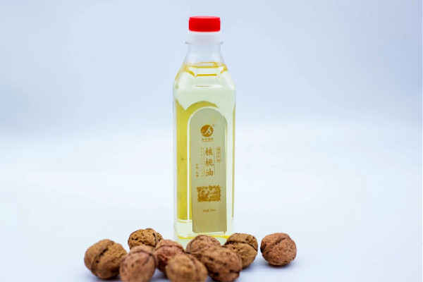 核桃油一斤多少錢 核桃油用什么核桃壓榨最好 核桃油一斤多少錢 核桃油用什么核桃壓榨最好