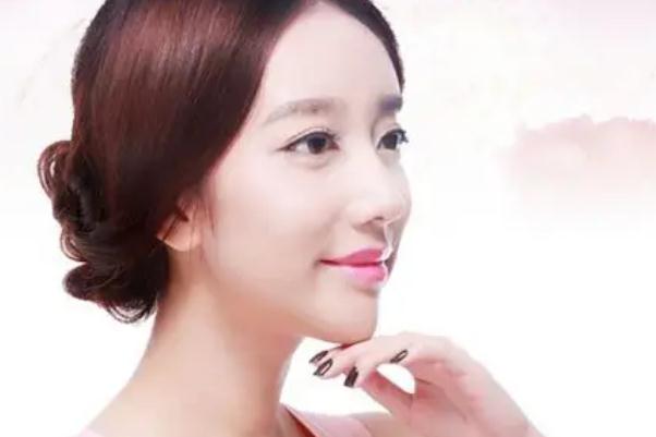 豐下巴有點(diǎn)僵硬正常 豐下巴會導(dǎo)致唇合不攏嗎